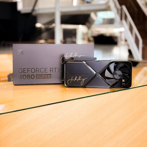 NVIDIA GeForce JP NVIDIA CEO Jensen Huang のサイン入り GeForce RTX 4080 SUPER